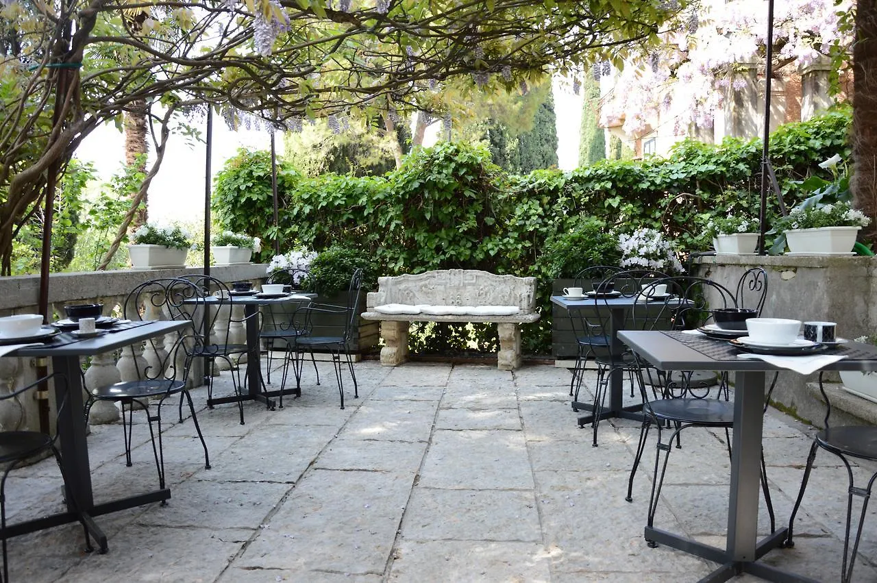 Residenza Ca' Degli Enzi Bed and Breakfast Verona 3*,